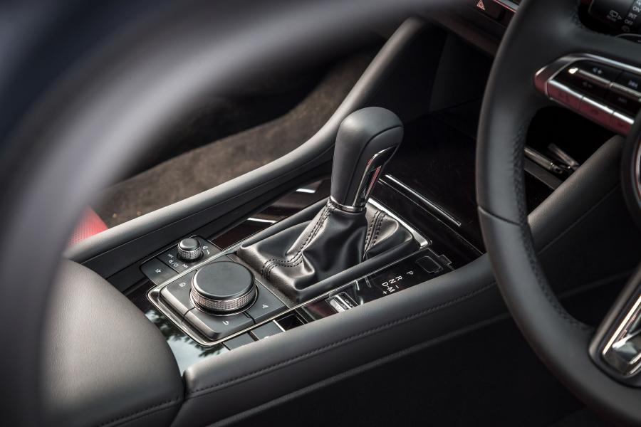 Детали интерьера Mazda3 Hatchback 2019 года  (AU) (фото 37 из 46)